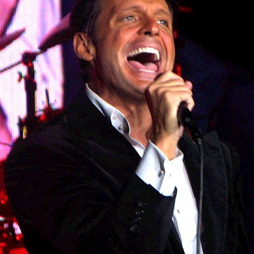 24 de Abril Luis Miguel